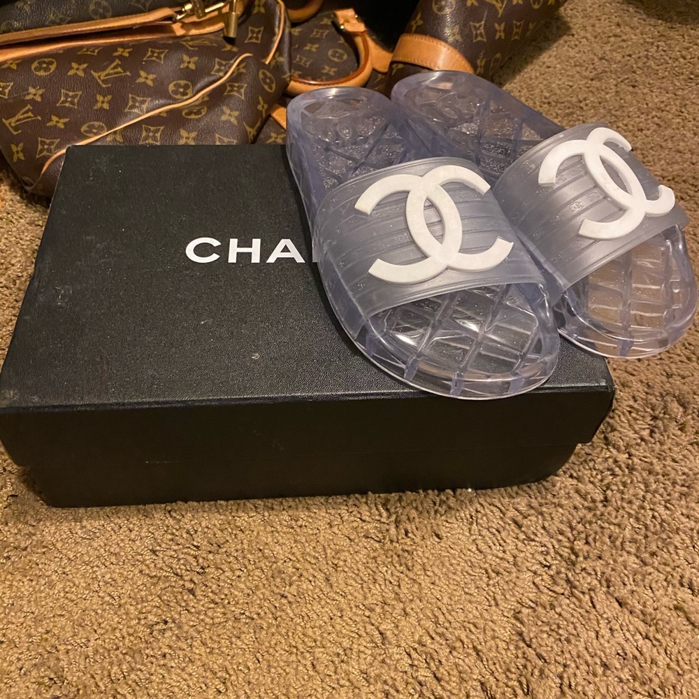 Chanel slides